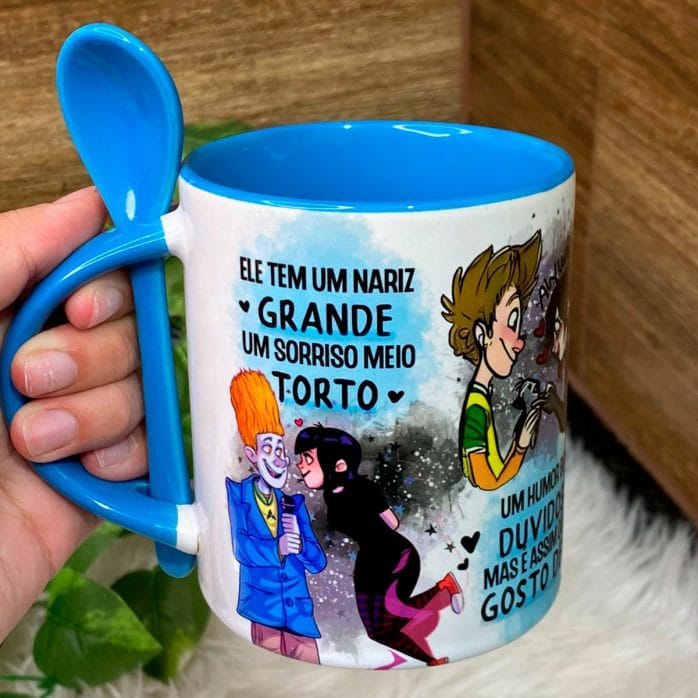 2 Estampas Caneca Sorriso Torto Música Namorados Ele E Ela
