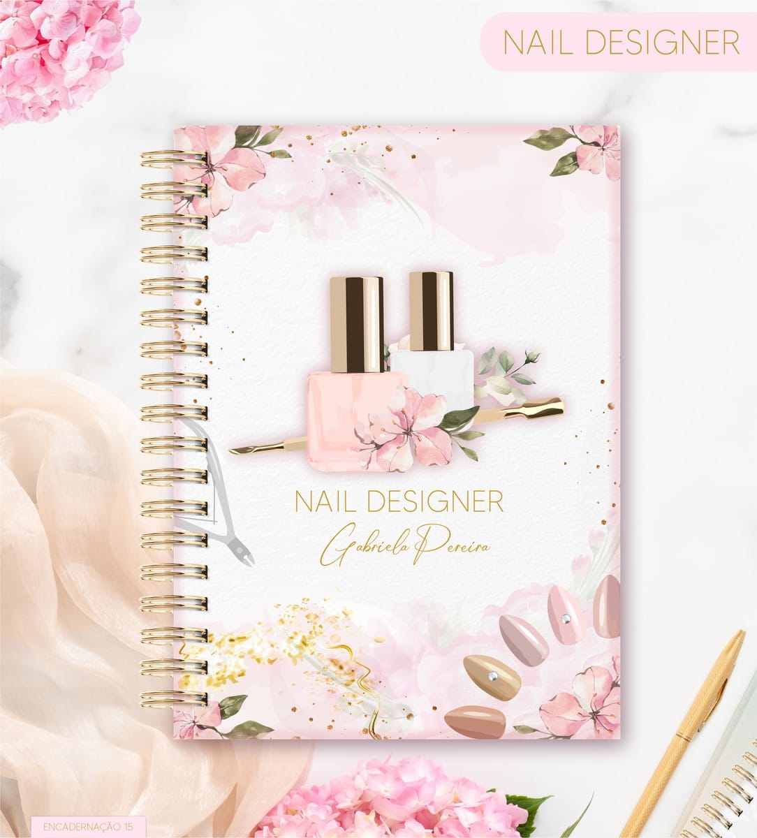 Agenda Nail Designer 2026 Digital com Design Floral 1 Caderno espiral com ilustrações de esmaltes e flores em tons pastéis e dourado.