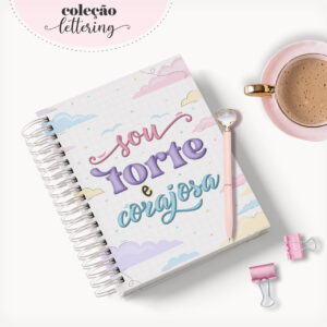 Kit Digital Agenda Feminina Personalizada para Criar e Vender 11 Arte digital de capa de caderno com lettering "sou forte e corajosa" e elementos de escritório.