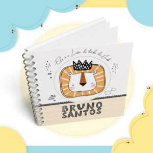 Caderno espiral infantil ilustrado com um leão coroado e texto personalizado