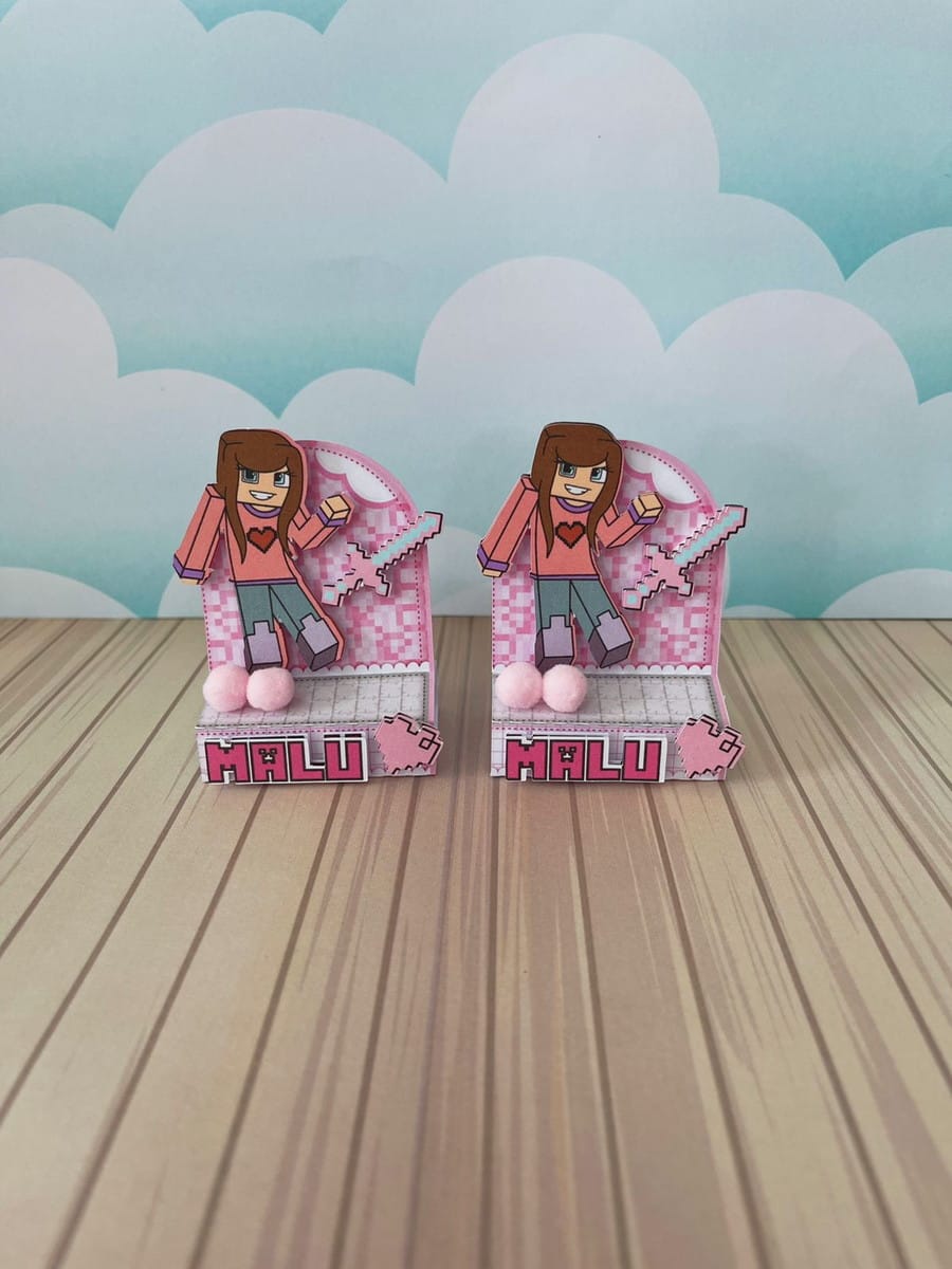 Arquivo de Corte Festa Minecraft Menina em PDF e Studio 5 Dois enfeites de papel em estilo pixelado com personagem feminina rosa e espada.