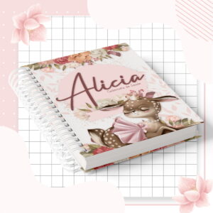 Caderno espiral com ilustração de cervo e flores em tons pastéis e rosa.