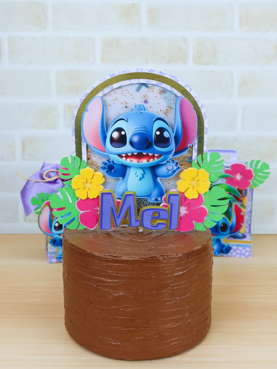 Arquivo Festa Stitch Lilás para Silhouette Studio 2 Bolo de chocolate com topo decorado com personagem azul e flores tropicais coloridas.