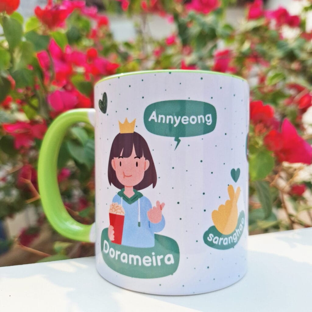 Arte Pronta Caneca Dorameira - PNG com Mockups