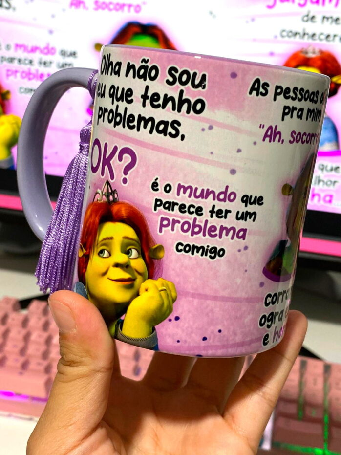 Arte Caneca Não Sou Eu Que Tenho Problemas, Fiona