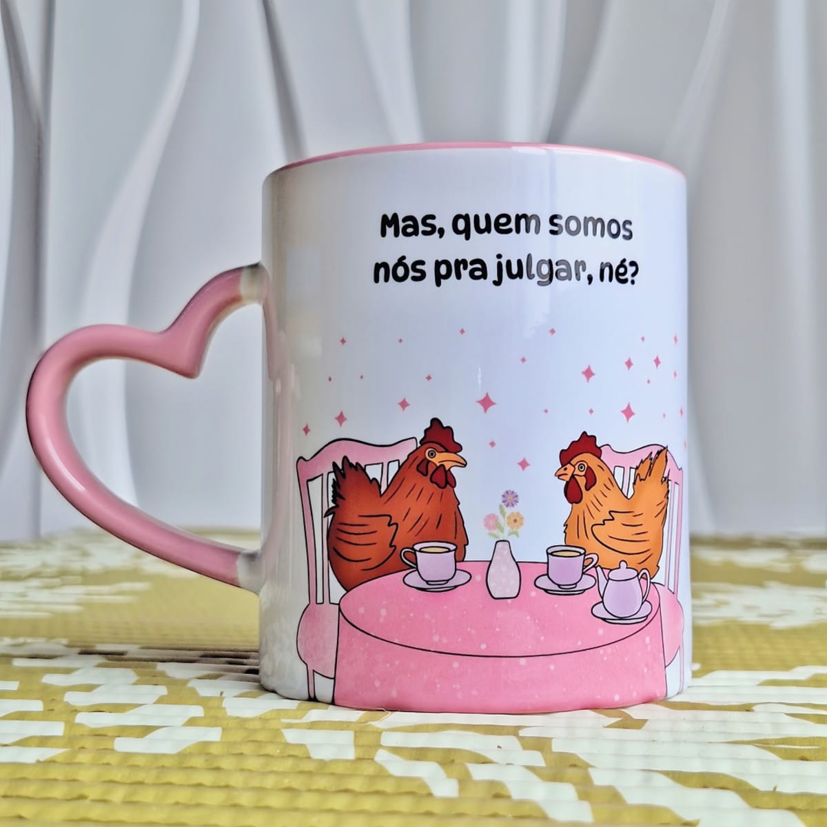 Arte Caneca Quem Somos Nós pra Julgar PNG Sublimação 1 Arte Caneca Quem Somos Nós pra Julgar PNG Sublimação