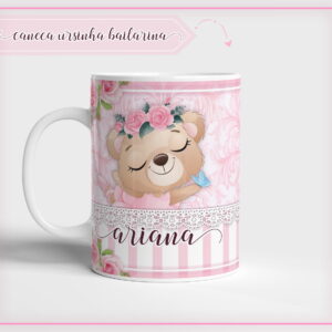 Caneca branca estampada com ursinha, flores cor de rosa e borboleta azul.