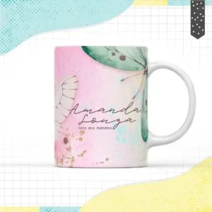 Arte Digital Borboleta Rosa para Caneca -Arquivo Digital 13 Caneca branca personalizada com ilustrações de borboletas em tons pastéis e escrita decorativa.