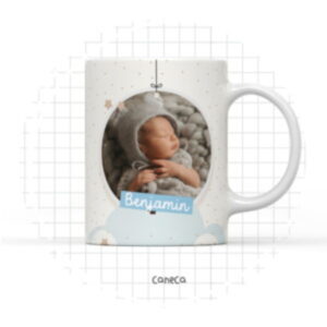 Caneca branca personalizada com foto de bebê recém-nascido e nome.