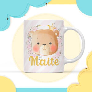 Arte Digital Caneca Ursinha Princesa em Aquarela 31 Caneca branca estampada com um urso fofo, coroa e flores em tons pastéis.