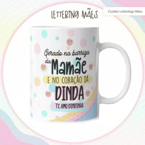 Caneca branca estampada com frases e corações coloridos em fundo branco.