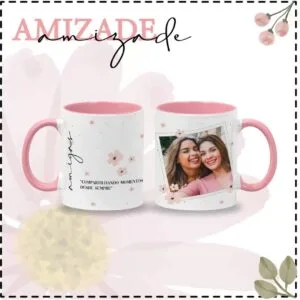 Artes Caneca Amizade Rosa Sublimação Best Friends 8 Duas canecas brancas com detalhes em rosa e fotos de duas amigas sorrindo