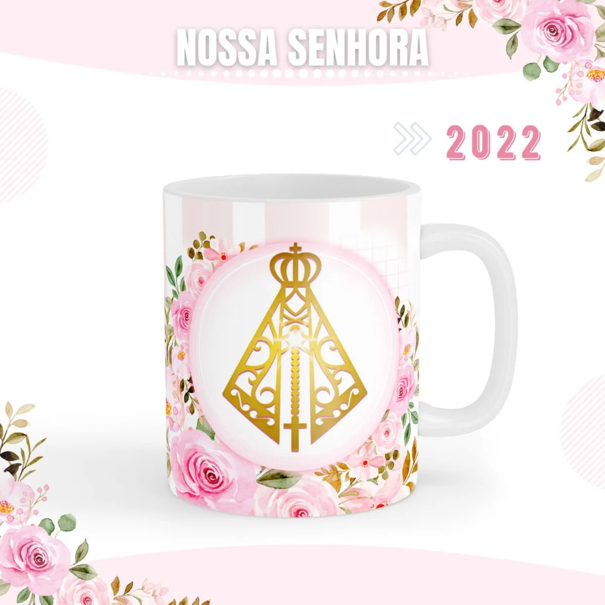 Uma caneca branca estampada com flores rosas e um símbolo religioso dourado centralizado.