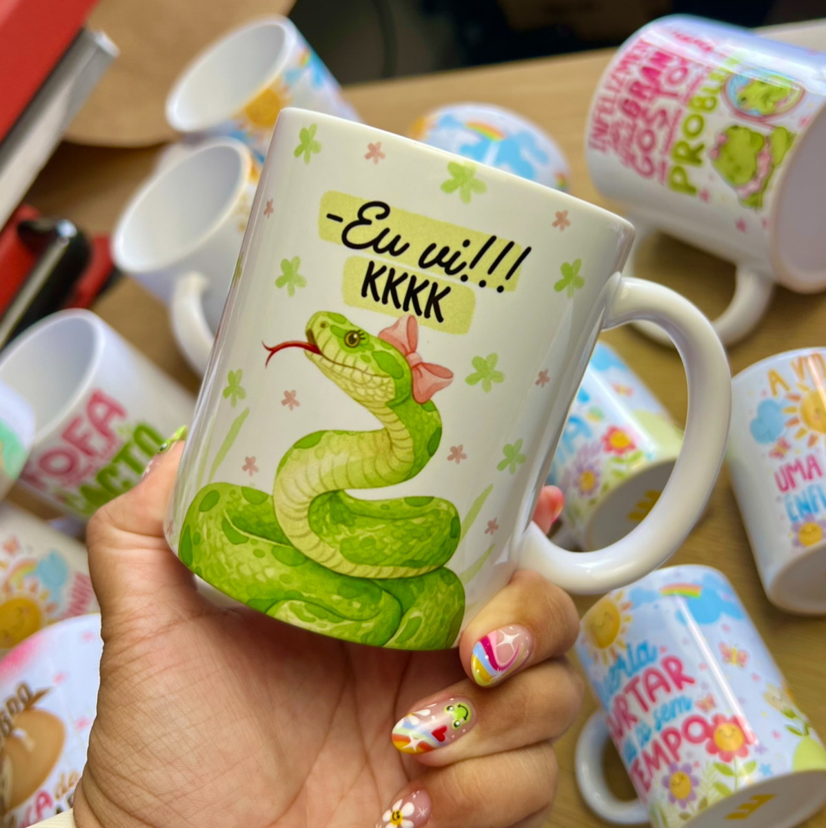 Arte Digital Para Caneca Amizade Galinha e Cobra 2 Arte Digital Para Caneca Amizade Galinha e Cobra - Imagem 2
