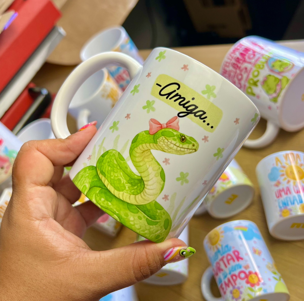 Arte Digital Para Caneca Amizade Galinha e Cobra 1 Arte Digital Para Caneca Amizade Galinha e Cobra