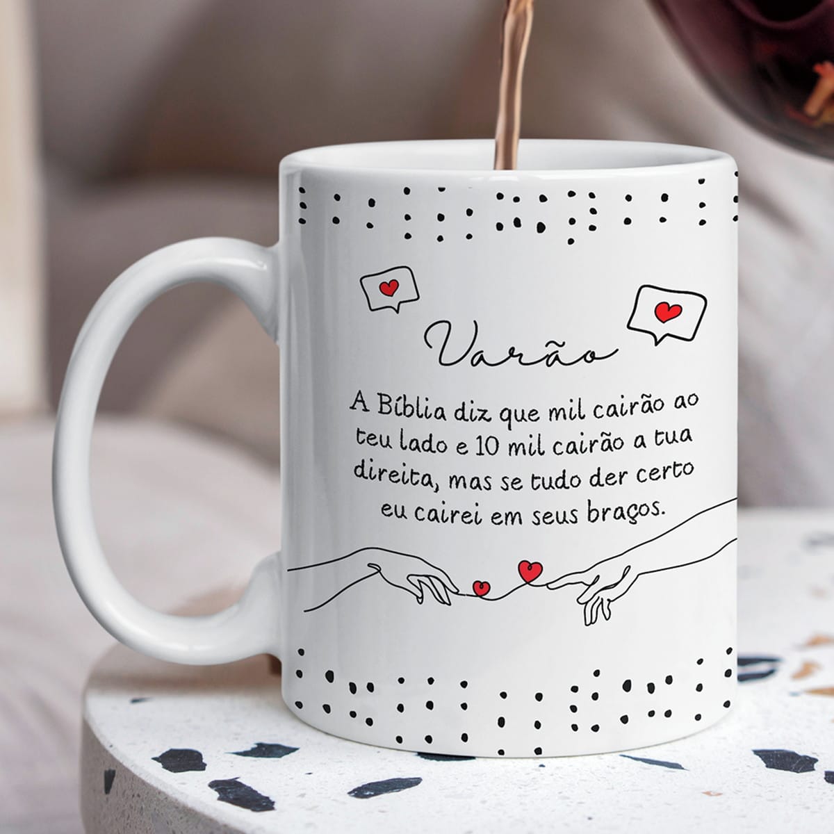 Artes Digitais Cantadas de Crente para Caneca de Casal 2 Caneca branca estampada com texto em português e desenhos de mãos