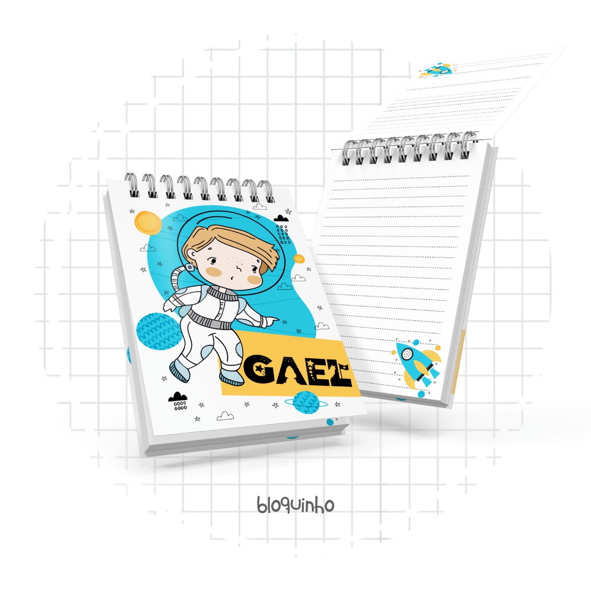 Bloquinho A6 Astronauta Menino Digital Personalizável 3 Arte digital de dois cadernos espirais com design de astronauta e foguete.