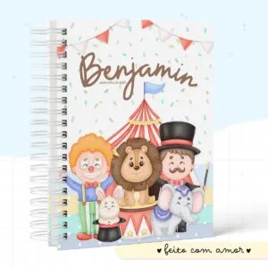Caderneta Circo Aquarela Menino 12 Caderno espiral com ilustrações de circo, palhaço, leão, mágico e elefante infantil.