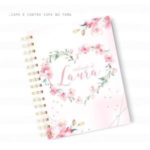 Caderno espiral com capa rosa decorada com flores e coração.