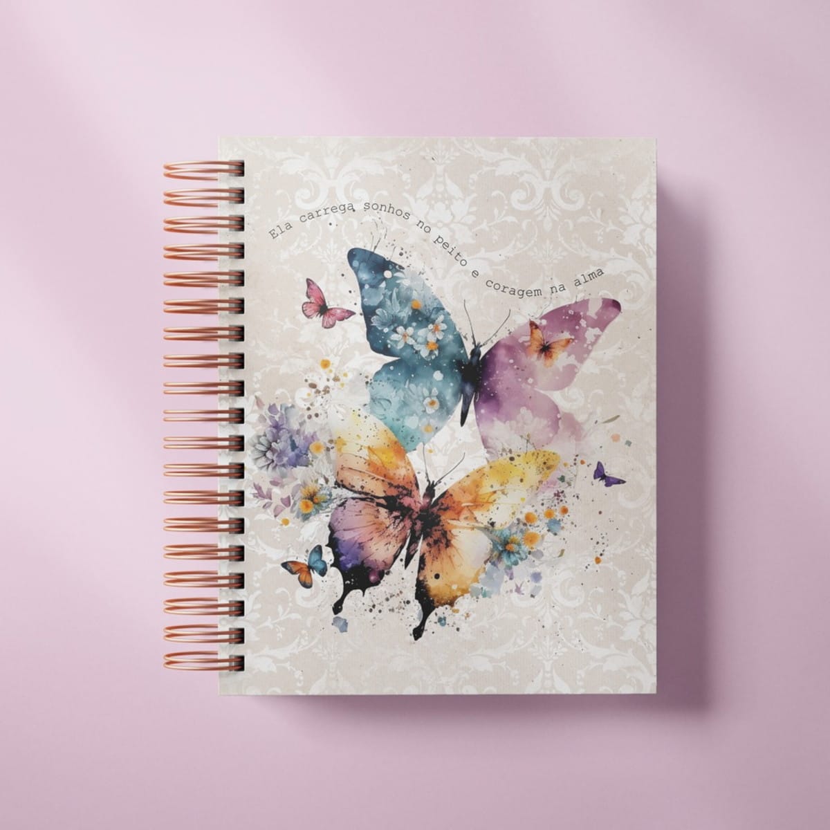 Caderno A5 de Borboletas em Aquarela para Imprimir 2 Caderno espiralado decorado com estampa de borboletas coloridas e frase em português.