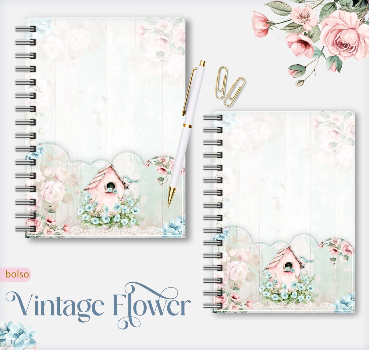 Caderno Pautado Floral Vintage para Encadernação 2 Dois cadernos espiralados com estampa floral, caneta branca e clipes de papel.