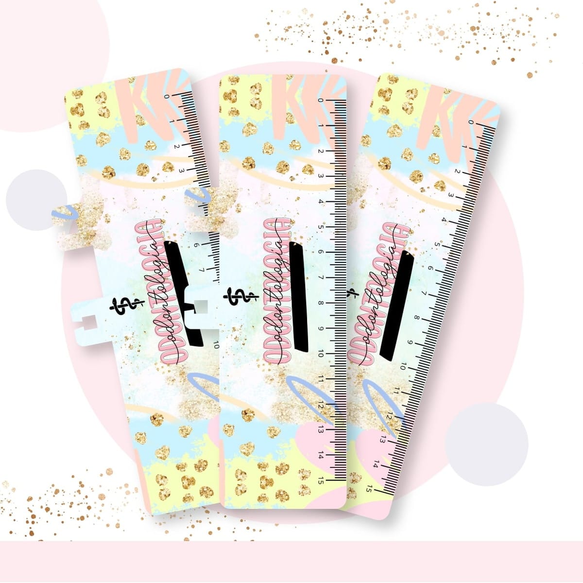 Caderno Pautado Odontologia Arquivo Digital Personalizável 3 Três réguas decoradas com tons pastéis, glitter dourado e escrita cursiva odontológica sobre fundo.