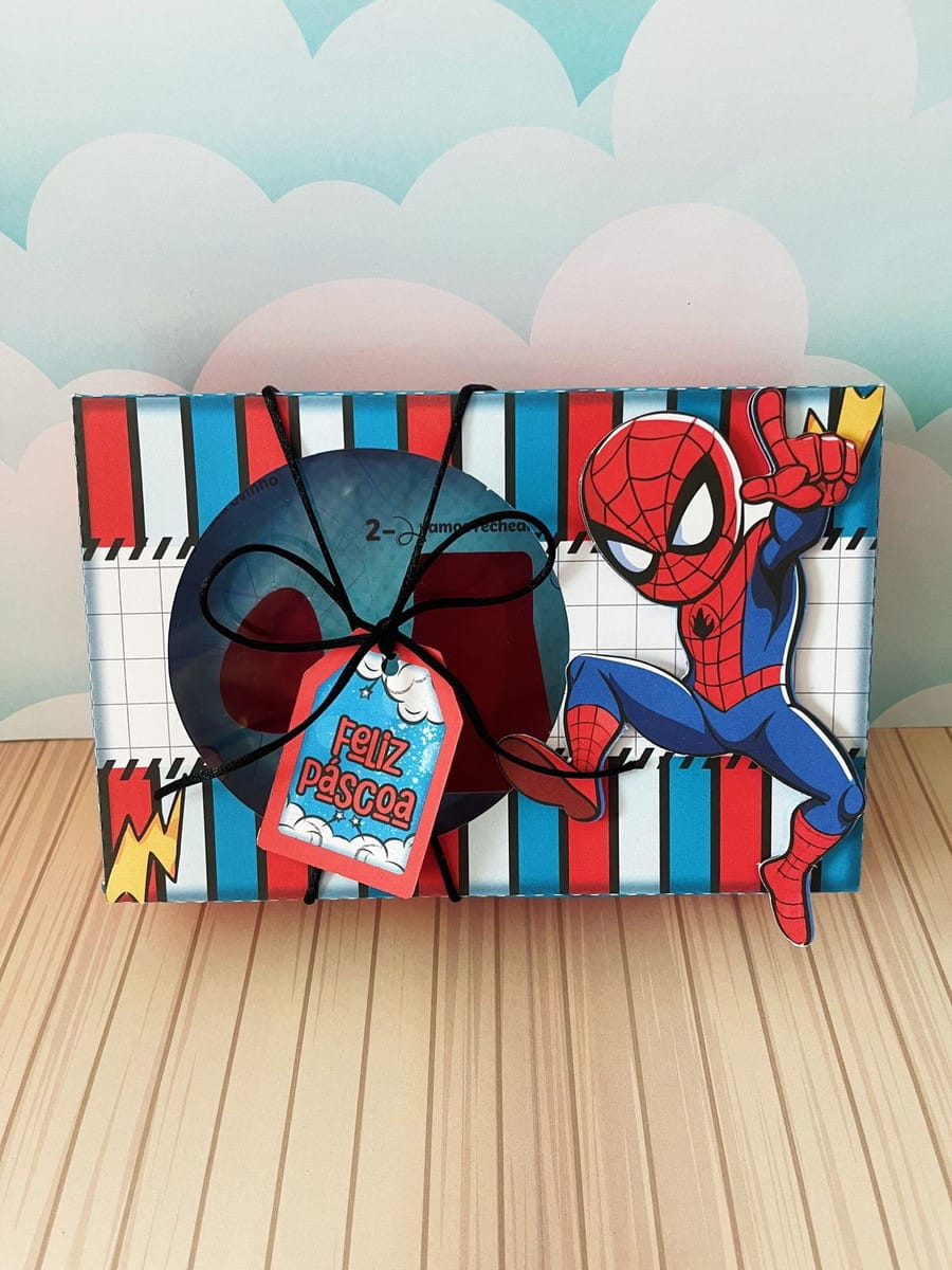 Caixa de Páscoa Homem Aranha Arquivo Digital para Montar 2 Caixa retangular temática com estampa de super-herói e mensagem de feliz páscoa.