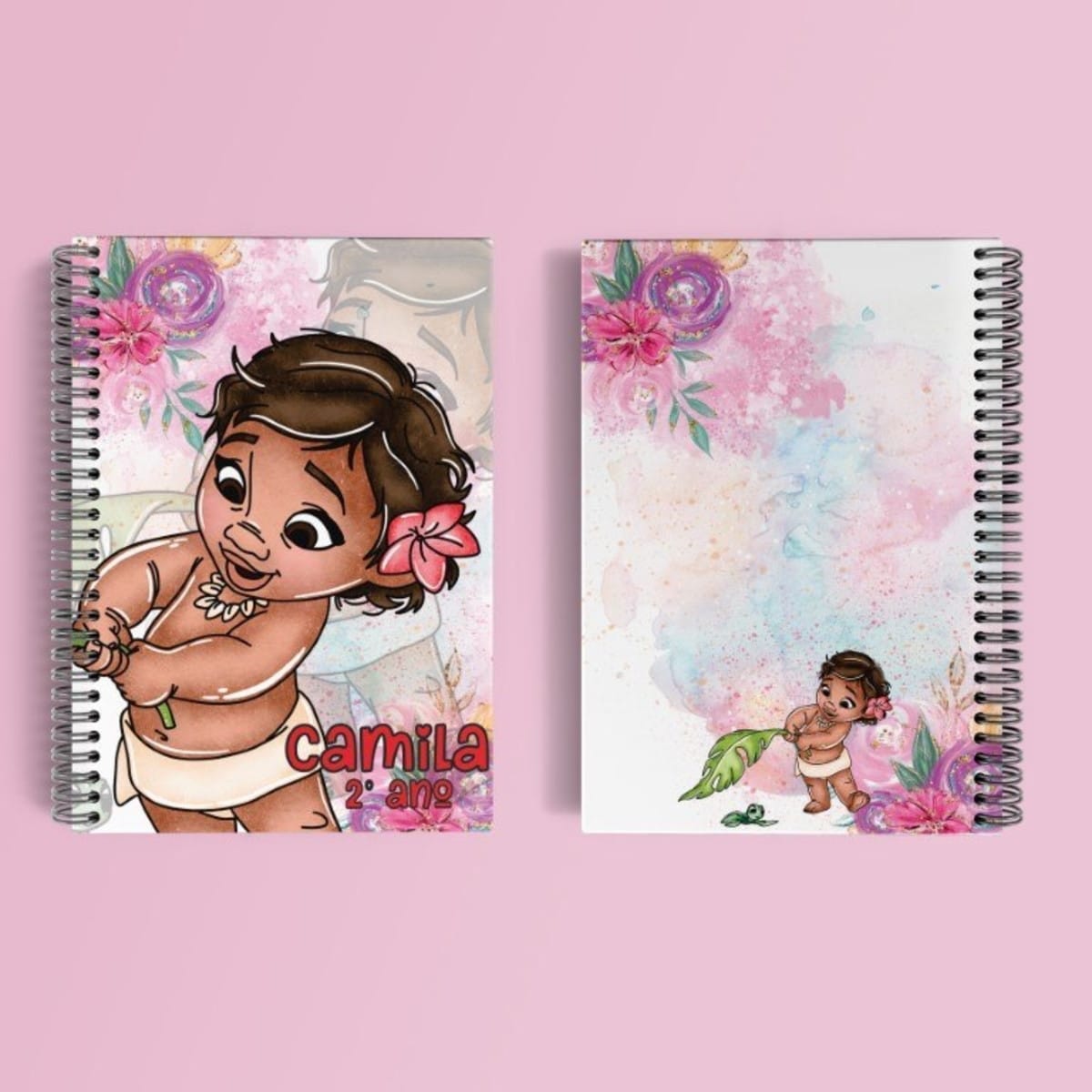 Capas Moana em JPG para Encadernação e Scrapbooking 2 Dois cadernos espiralados com estampa infantil de menina e flores em aquarela.