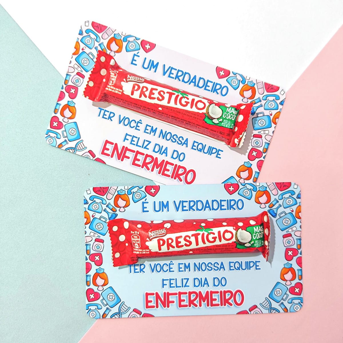 Card Digital Dia do Enfermeiro para Lembrancinhas 3 Dois cartões decorados com chocolates vermelhos sobre fundo colorido em diagonal.