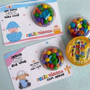 Kit Digital Cartão Blister Páscoa para Imprimir 9 Composição digital de Páscoa com doces coloridos em embalagens temáticas.