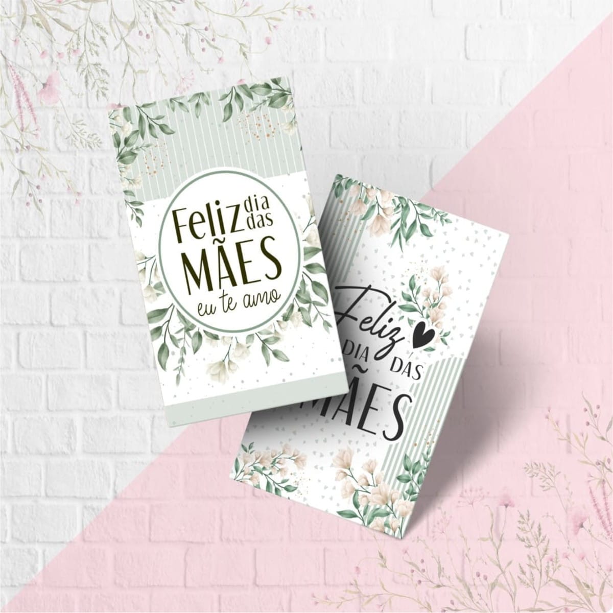 Cartão de Agradecimento Floral para Mães em PDF PNG e Corel 5 Dois cartões impressos com decorações florais e mensagens escritas para o dia das mães.