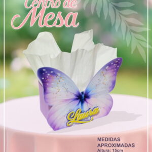 Centro de mesa personalizado com estampa de borboleta lilás e guardanapo branco.