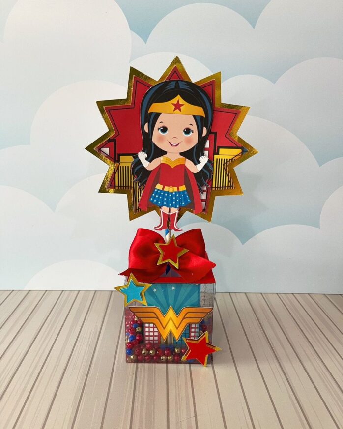 Centro de Mesa Mulher Maravilha Cute