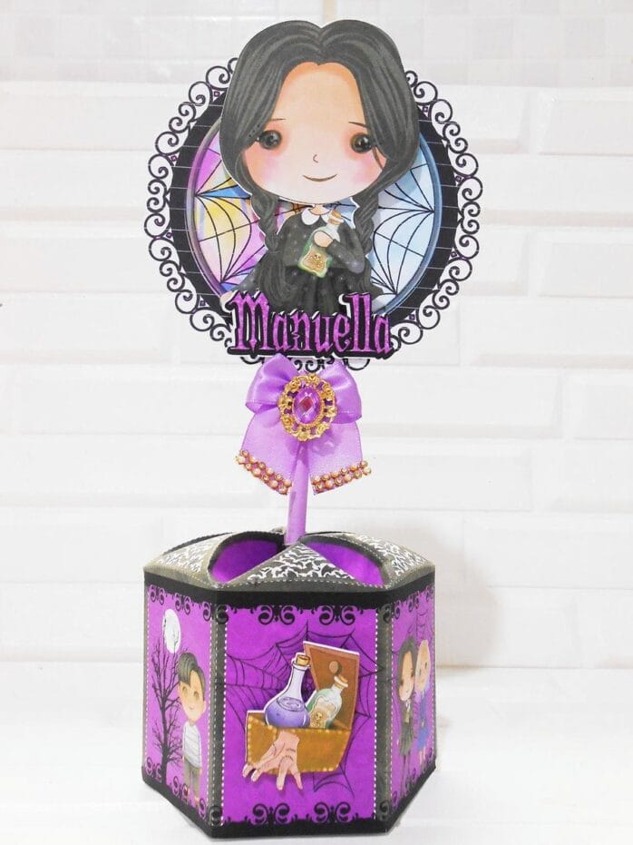 Centro de Mesa Wandinha Roxo