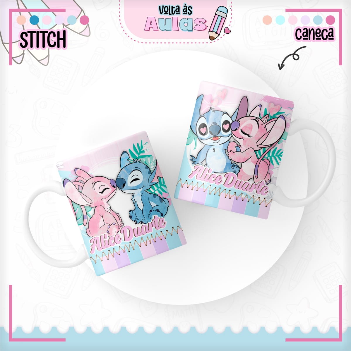 Combo Escolar Stitch Menina Arquivo Para Encadernação 4 Duas canecas brancas com estampa de personagens azuis e rosas e nomes personalizados