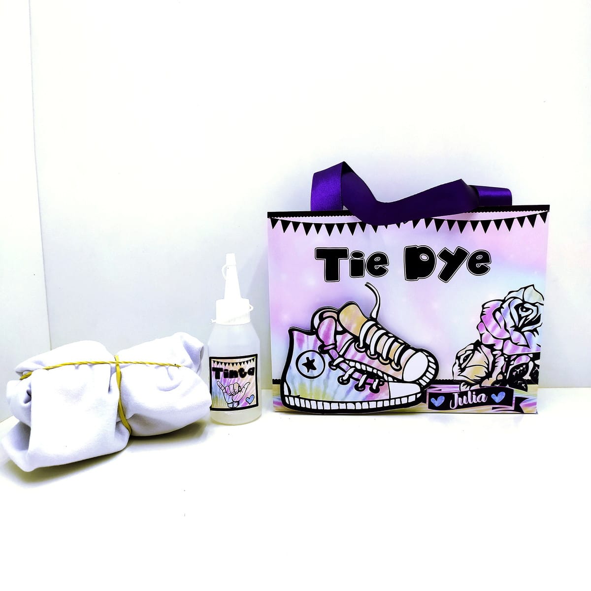 Decoração Festa Tie Dye Arquivo Digital para Baixar 2 Elementos para kit tie-dye: tecido, tinta e embalagem com tênis e flores.