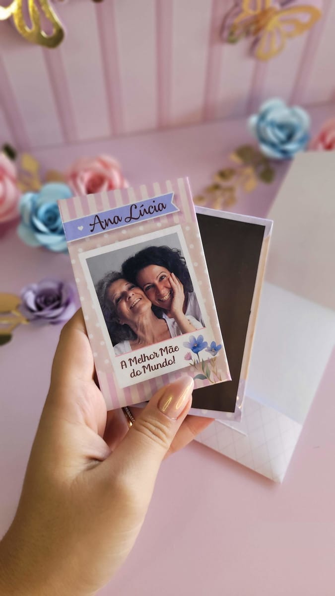 Kit Digital Dia das Mães 2024 com Arte em Aquarela 3 Design de cartão com foto de duas mulheres sorrindo, flores e mensagem.