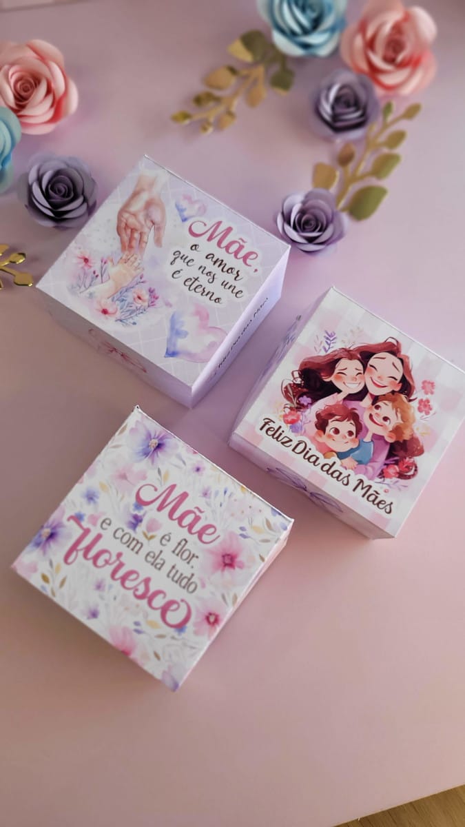 Kit Digital Dia das Mães 2024 com Arte em Aquarela 5 Três artes digitais para caixas de Dia das Mães, com ilustrações e frases.