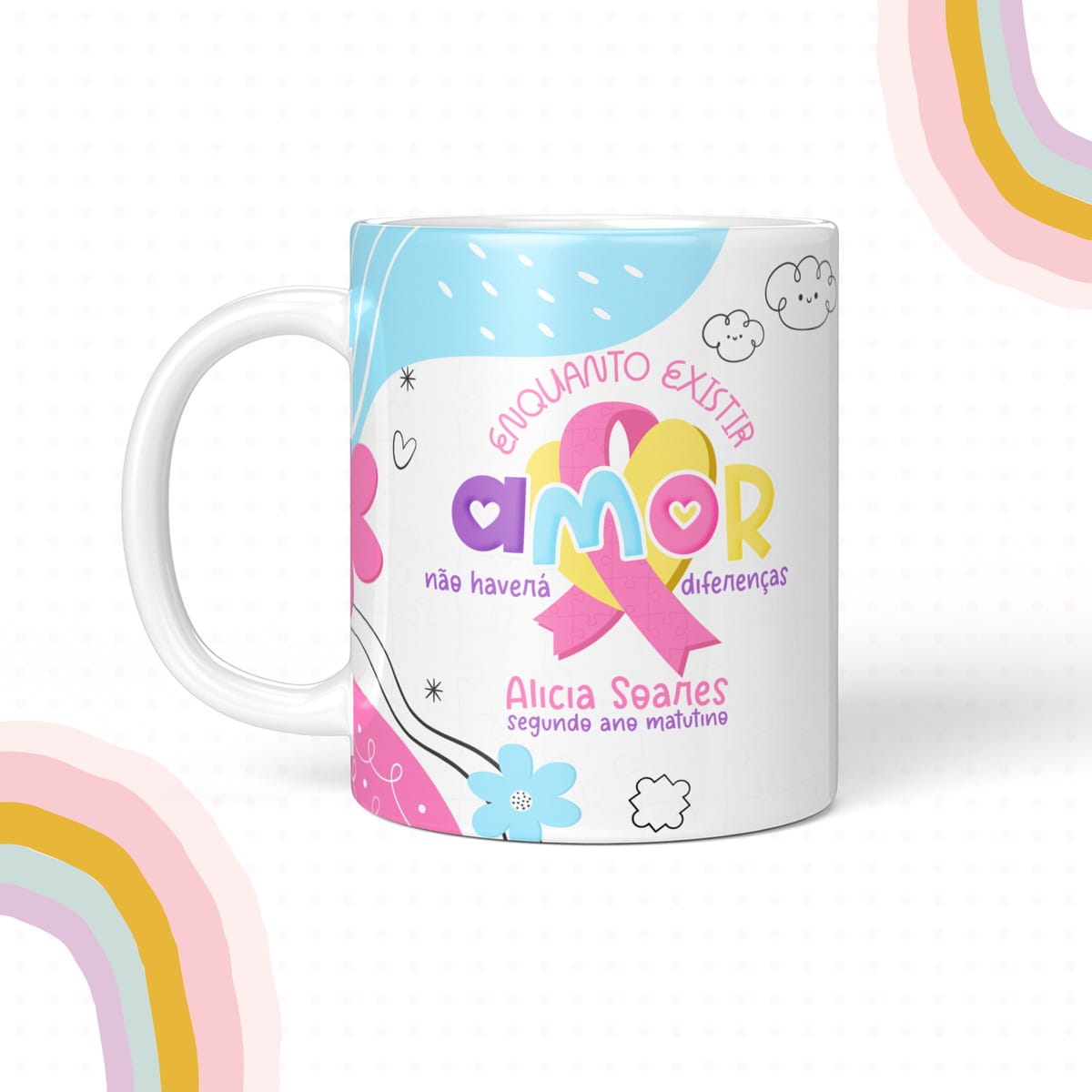 Etiqueta Escolar Autismo Menina Arquivo Digital PNG Studio 3 Caneca branca estampada com desenho infantil colorido, laço rosa, corações e texto em português.