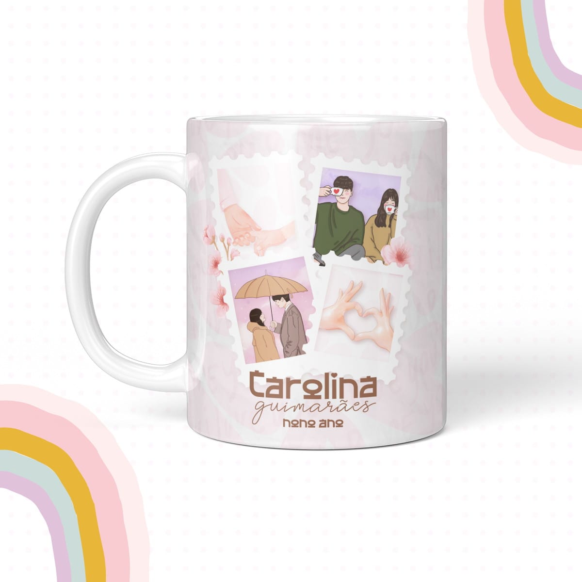 Etiqueta Escolar Doramas Arquivo Digital para Imprimir 3 Caneca branca com ilustrações românticas e texto personalizado para um presente especial.