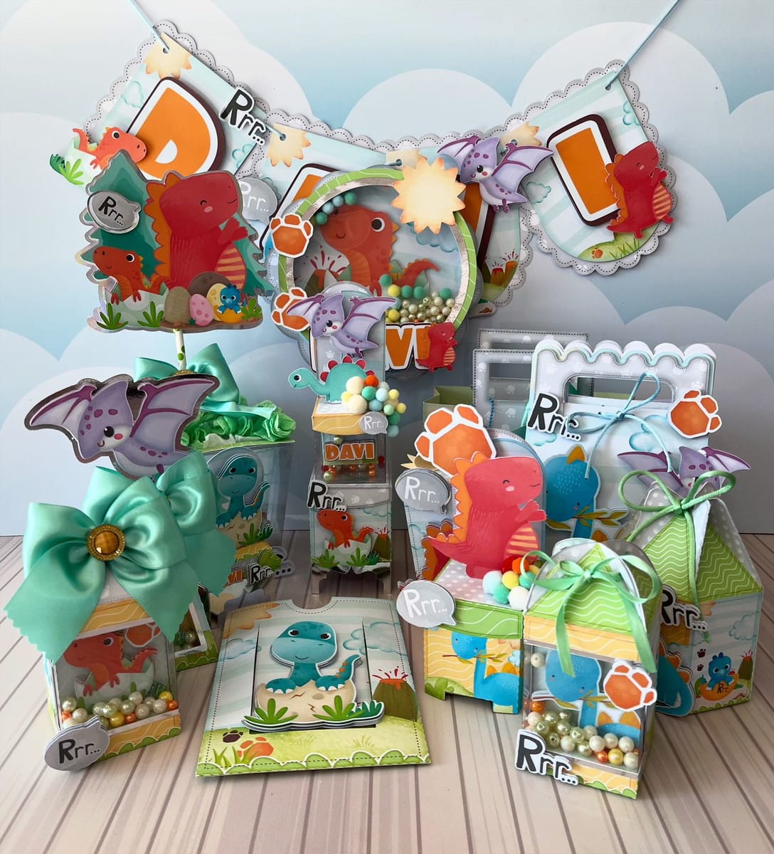 Kit Festa Dino Baby Digital Studio e PDF para Lembrancinhas 1 Kit Festa Dino Baby Digital Studio e PDF para Lembrancinhas