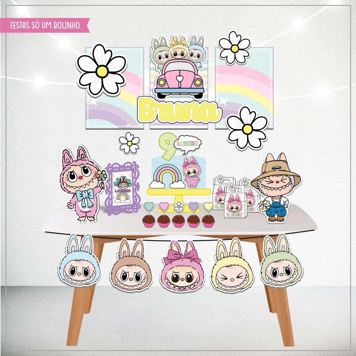 Festa Labubu Arquivo Digital com Arte Cartoon Fofa 1 Decoração de mesa infantil com personagens coloridos, flores e elementos gráficos de festa.