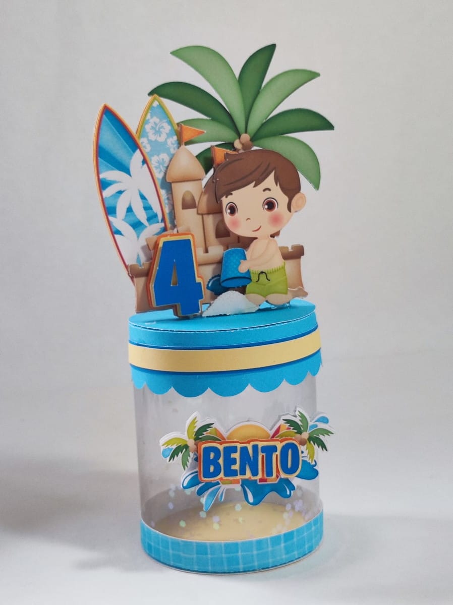 Kit Festa Pool Party Menino Digital para Imprimir e Cortar 2 Arte digital de festa temática de praia com menino, castelo de areia e número 4.