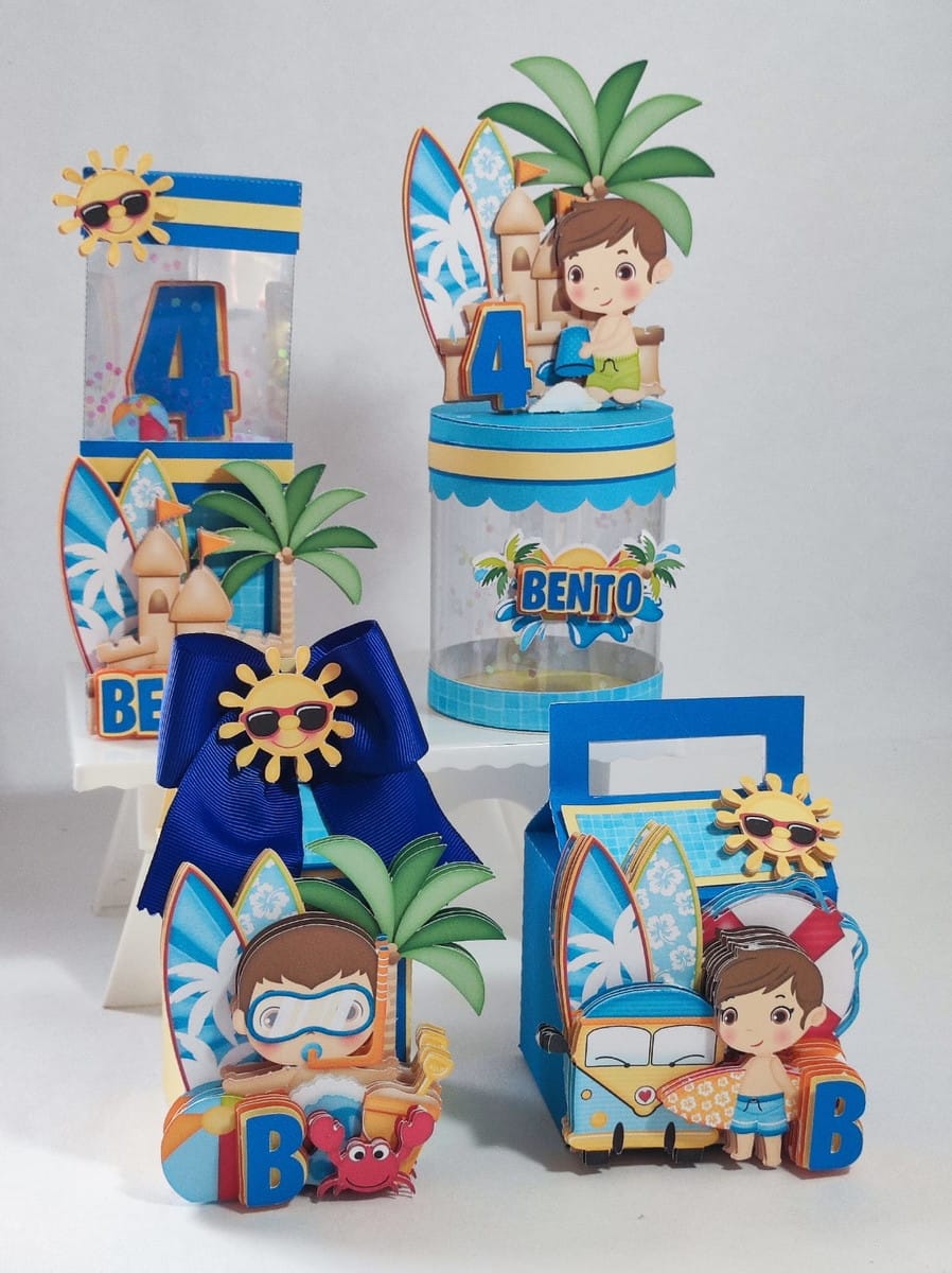 Kit Festa Pool Party Menino Digital para Imprimir e Cortar 4 Arte digital de decorações de festa infantil com tema praia, meninos, surf, palmeiras e o número 4.