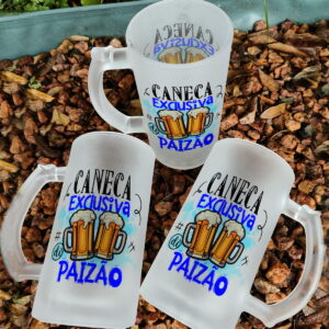 Kit Artes Digitais Dia dos Pais para Sublimação PNG 4 Tres canecas de vidro fosco com estampa personalizada de cerveja sobre pedras.