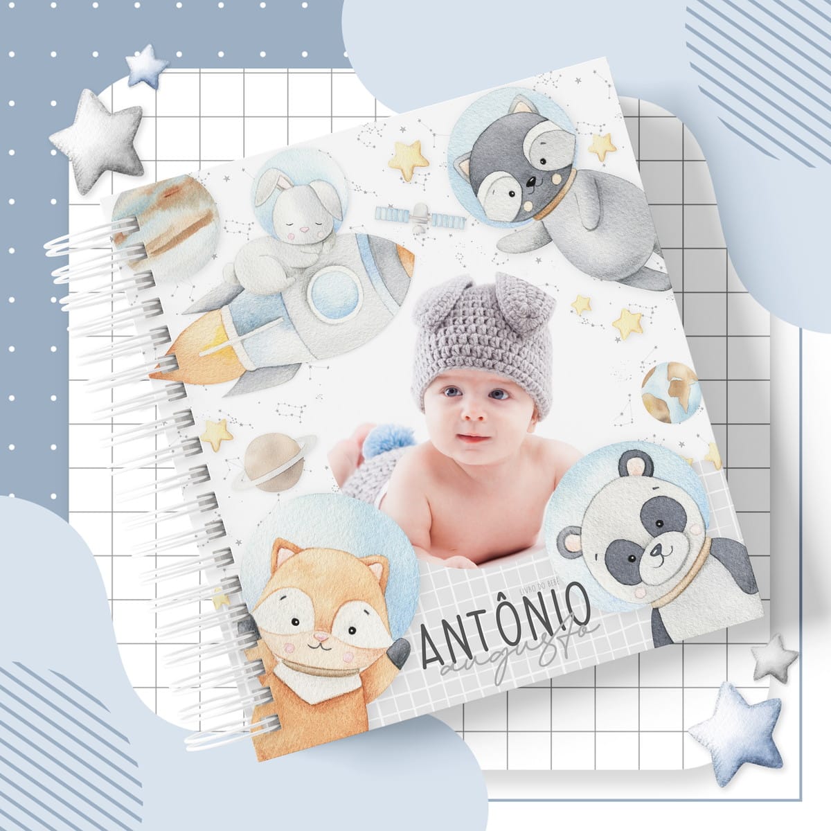 Kit Astronauta Aquarela Arquivo Digital Completo 3 Capa de álbum de bebê digital com tema espacial, animais fofos e foto de um bebê.