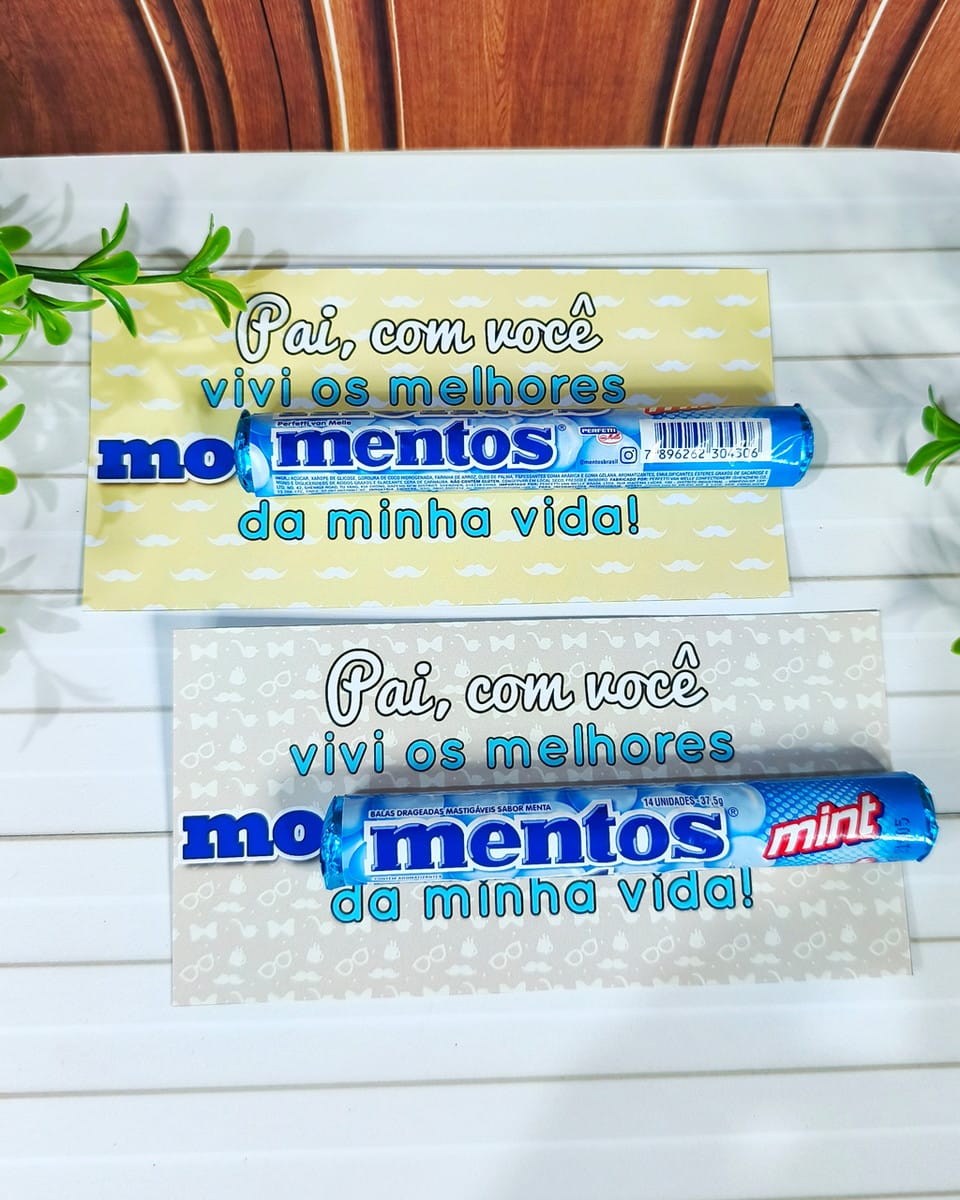 Kit Dia dos Pais 2025 em PNG com Lembrancinhas Fáceis 3 Cartões decorados com mensagens carinhosas e embalagens de balas colocadas sobre superfície branca.