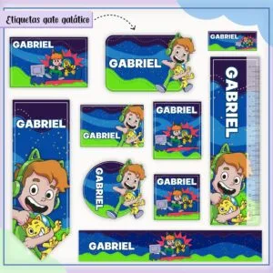 Kit Digital Etiquetas Escolares Gato Galático 17 Etiquetas adesivas personalizadas com ilustrações coloridas de um menino e seu gato.