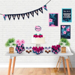 Mesa decorada com tema floral tropical com bolo, doces, bandeirinhas e quadros na parede.