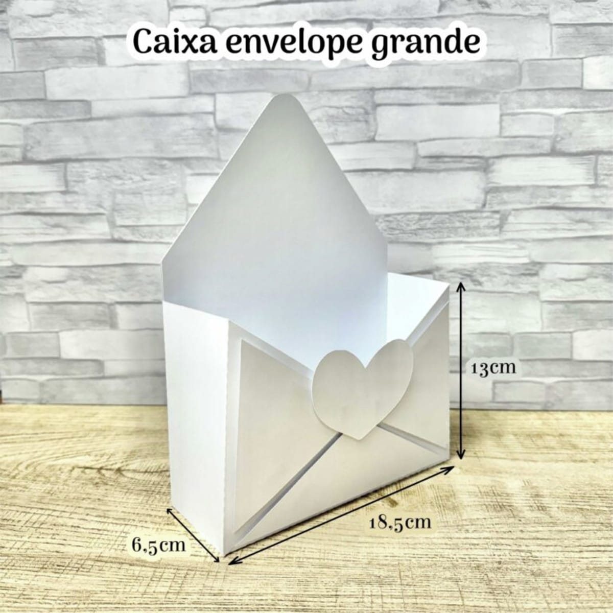 Kit Digital de Moldes para o Dia dos Namorados 2 Design de caixa envelope grande branca com coração, exibindo dimensões detalhadas.
